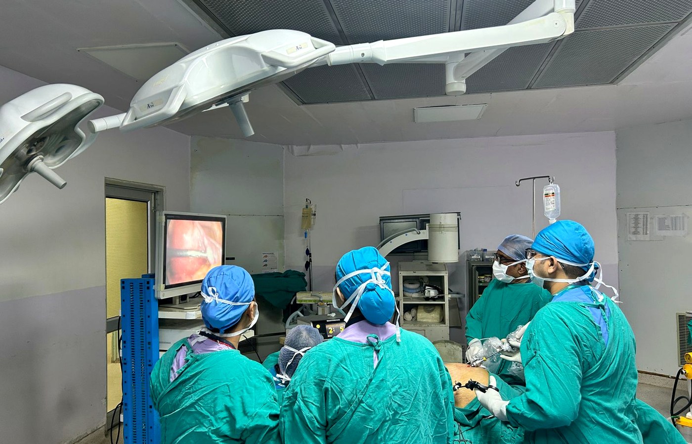 Laparoscopic urological surgery update - trocar reducer retrieval